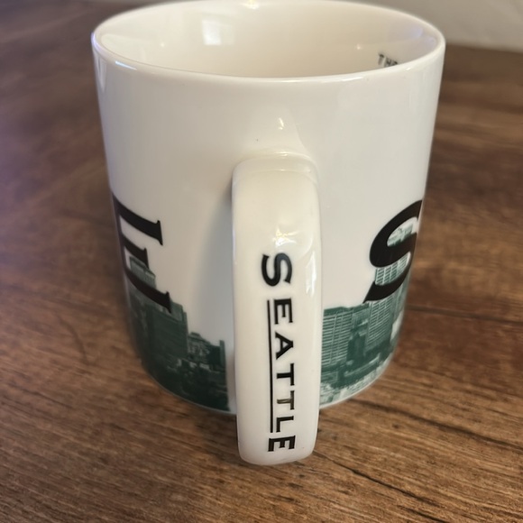 Starbucks 16oz 2005 Seattle Skyline Series One Coffee Mug - Picture 4 of 6